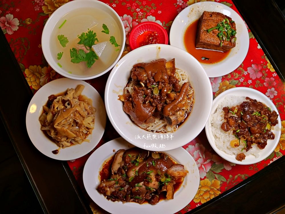 富鼎旺豬腳-中正店｜臺中中區頂級銷魂豬腳麵線，獨家秘方熬滷，皮Q肉嫩，風味獨特，讓人吮指回味超滿足～另外還有販售豬腳真空包與常溫精美禮盒!!!（2020入選臺中米其林必比登推介，至今蟬聯5年）