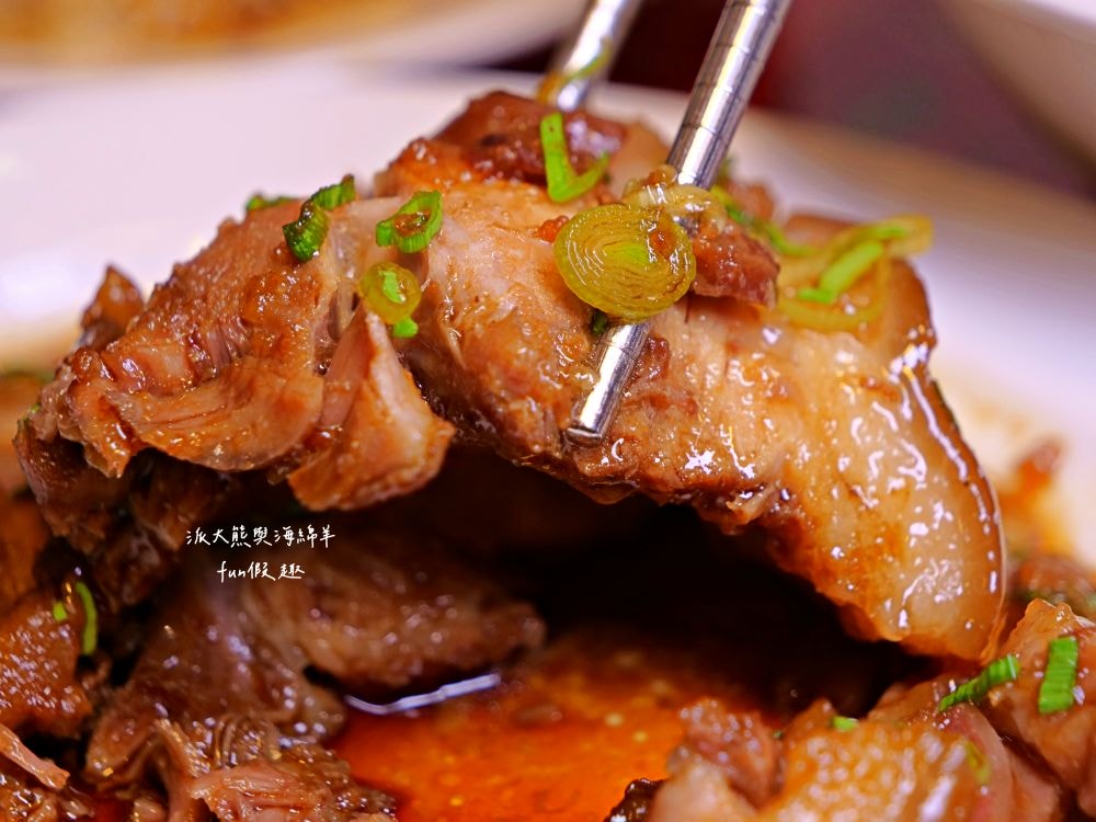 富鼎旺豬腳-中正店｜臺中中區頂級銷魂豬腳麵線，獨家秘方熬滷，皮Q肉嫩，風味獨特，讓人吮指回味超滿足～另外還有販售豬腳真空包與常溫精美禮盒!!!（2020入選臺中米其林必比登推介，至今蟬聯5年）