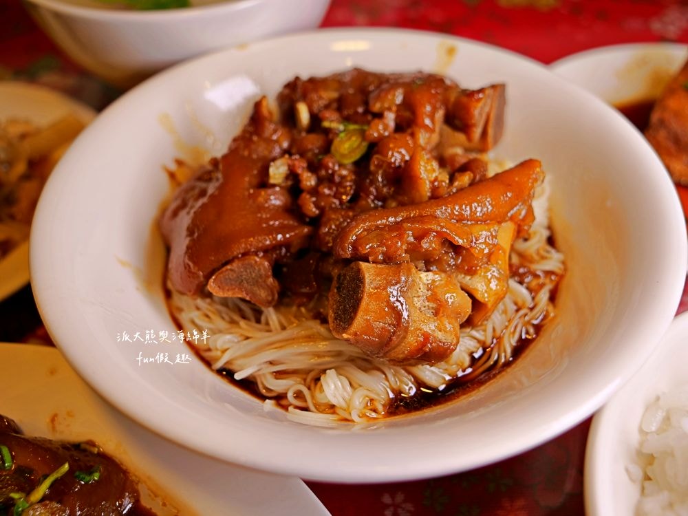 富鼎旺豬腳-中正店｜臺中中區頂級銷魂豬腳麵線，獨家秘方熬滷，皮Q肉嫩，風味獨特，讓人吮指回味超滿足～另外還有販售豬腳真空包與常溫精美禮盒!!!（2020入選臺中米其林必比登推介，至今蟬聯5年）