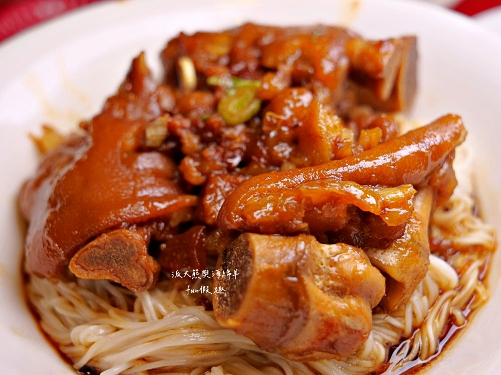 富鼎旺豬腳-中正店｜臺中中區頂級銷魂豬腳麵線，獨家秘方熬滷，皮Q肉嫩，風味獨特，讓人吮指回味超滿足～另外還有販售豬腳真空包與常溫精美禮盒!!!（2020入選臺中米其林必比登推介，至今蟬聯5年）
