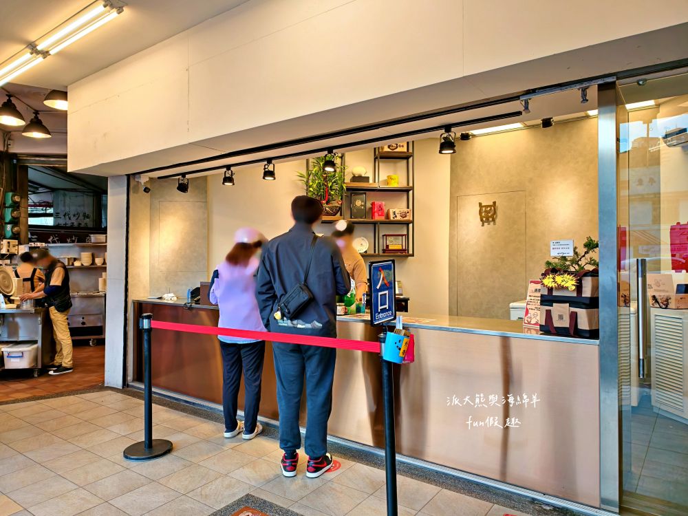 富鼎旺豬腳-中正店｜臺中中區頂級銷魂豬腳麵線，獨家秘方熬滷，皮Q肉嫩，風味獨特，讓人吮指回味超滿足～另外還有販售豬腳真空包與常溫精美禮盒!!!（2020入選臺中米其林必比登推介，至今蟬聯5年）