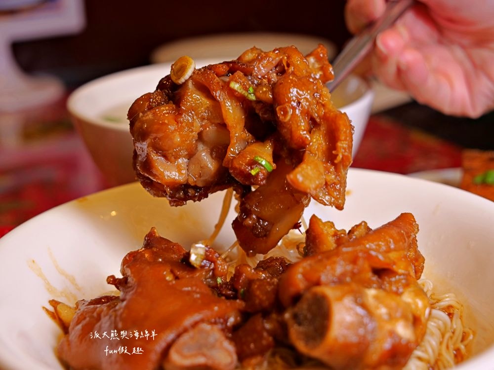 富鼎旺豬腳-中正店｜臺中中區頂級銷魂豬腳麵線，獨家秘方熬滷，皮Q肉嫩，風味獨特，讓人吮指回味超滿足～另外還有販售豬腳真空包與常溫精美禮盒!!!（2020入選臺中米其林必比登推介，至今蟬聯5年）