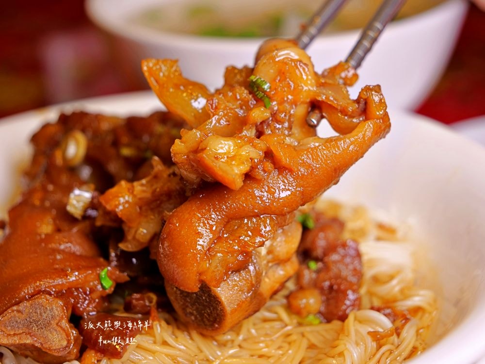 富鼎旺豬腳-中正店｜臺中中區頂級銷魂豬腳麵線，獨家秘方熬滷，皮Q肉嫩，風味獨特，讓人吮指回味超滿足～另外還有販售豬腳真空包與常溫精美禮盒!!!（2020入選臺中米其林必比登推介，至今蟬聯5年）