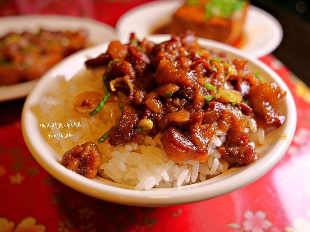 富鼎旺豬腳-中正店｜臺中中區頂級銷魂豬腳麵線，獨家秘方熬滷，皮Q肉嫩，風味獨特，讓人吮指回味超滿足～另外還有販售豬腳真空包與常溫精美禮盒!!!（2020入選臺中米其林必比登推介，至今蟬聯5年）