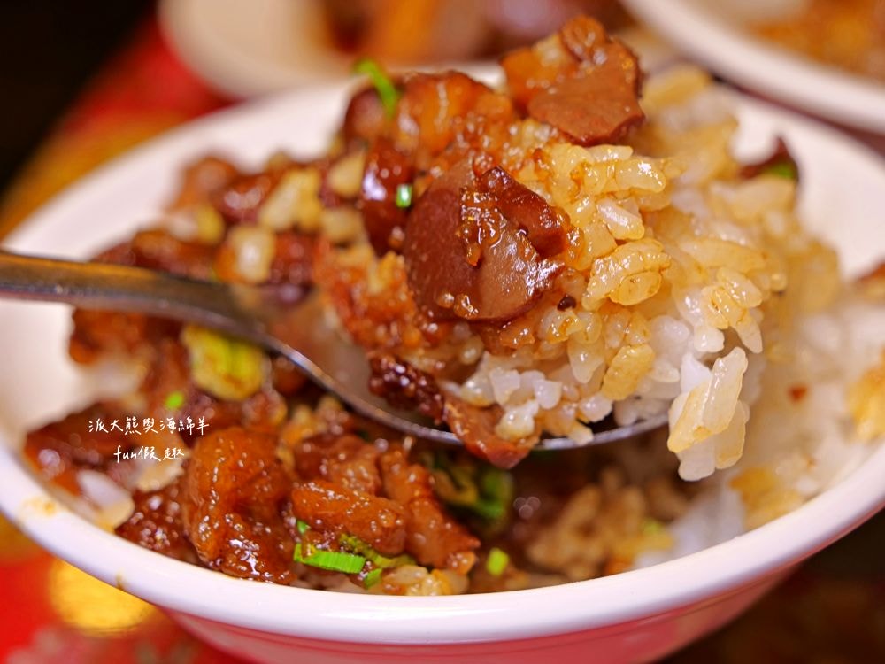 富鼎旺豬腳-中正店｜臺中中區頂級銷魂豬腳麵線，獨家秘方熬滷，皮Q肉嫩，風味獨特，讓人吮指回味超滿足～另外還有販售豬腳真空包與常溫精美禮盒!!!（2020入選臺中米其林必比登推介，至今蟬聯5年）