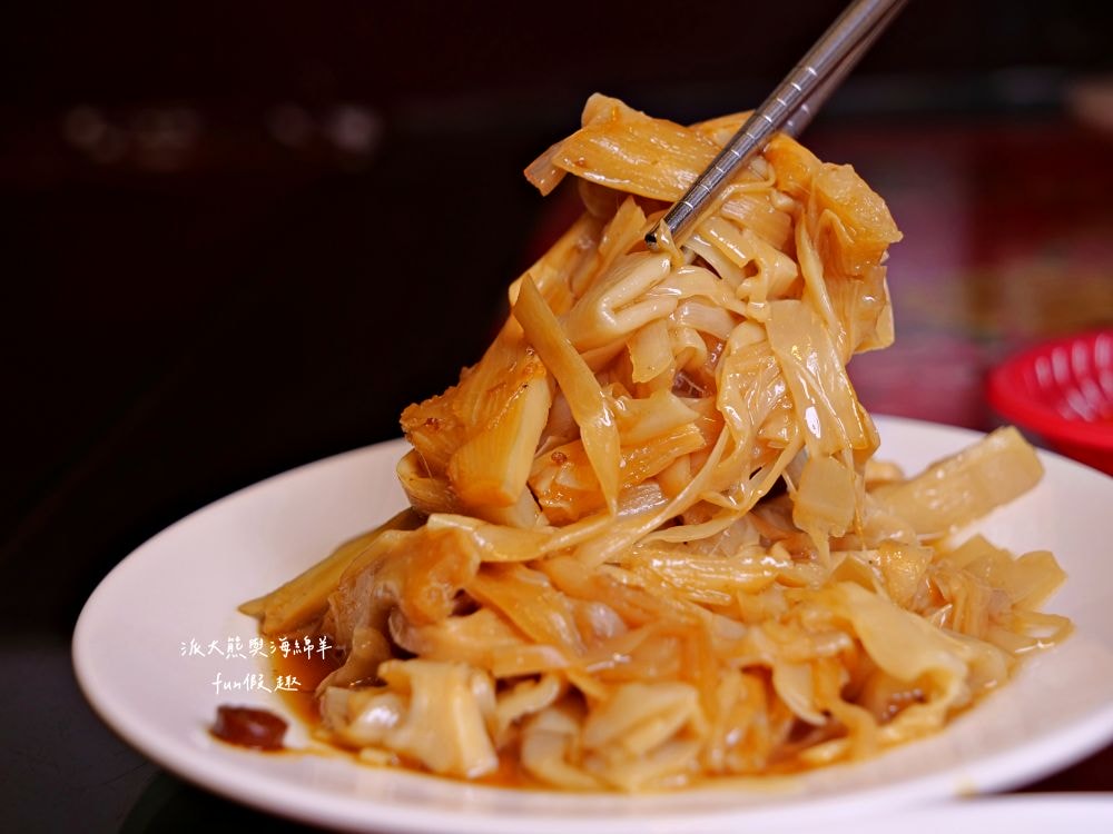 富鼎旺豬腳-中正店｜臺中中區頂級銷魂豬腳麵線，獨家秘方熬滷，皮Q肉嫩，風味獨特，讓人吮指回味超滿足～另外還有販售豬腳真空包與常溫精美禮盒!!!（2020入選臺中米其林必比登推介，至今蟬聯5年）