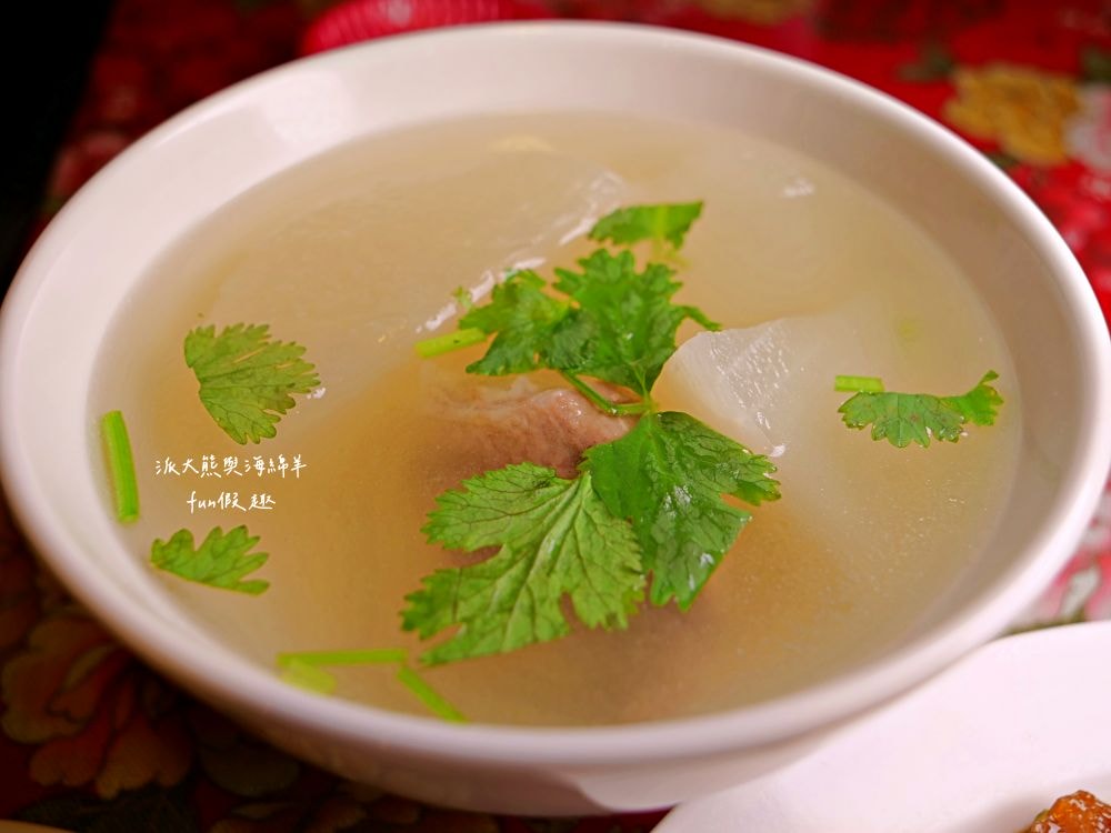 富鼎旺豬腳-中正店｜臺中中區頂級銷魂豬腳麵線，獨家秘方熬滷，皮Q肉嫩，風味獨特，讓人吮指回味超滿足～另外還有販售豬腳真空包與常溫精美禮盒!!!（2020入選臺中米其林必比登推介，至今蟬聯5年）