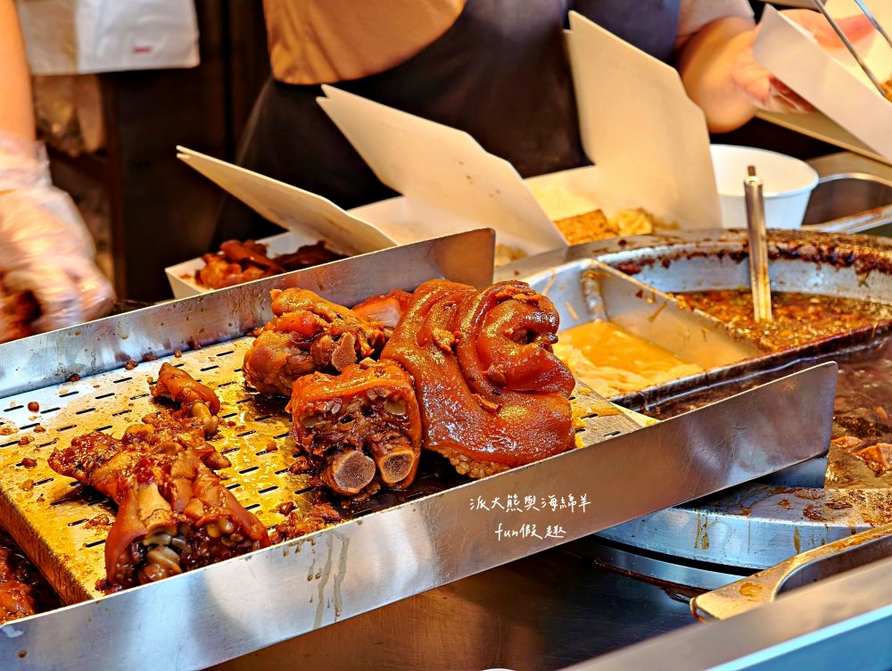 富鼎旺豬腳-中正店｜臺中中區頂級銷魂豬腳麵線，獨家秘方熬滷，皮Q肉嫩，風味獨特，讓人吮指回味超滿足～另外還有販售豬腳真空包與常溫精美禮盒!!!（2020入選臺中米其林必比登推介，至今蟬聯5年）