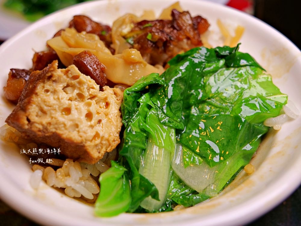 富鼎旺豬腳-中正店｜臺中中區頂級銷魂豬腳麵線，獨家秘方熬滷，皮Q肉嫩，風味獨特，讓人吮指回味超滿足～另外還有販售豬腳真空包與常溫精美禮盒!!!（2020入選臺中米其林必比登推介，至今蟬聯5年）