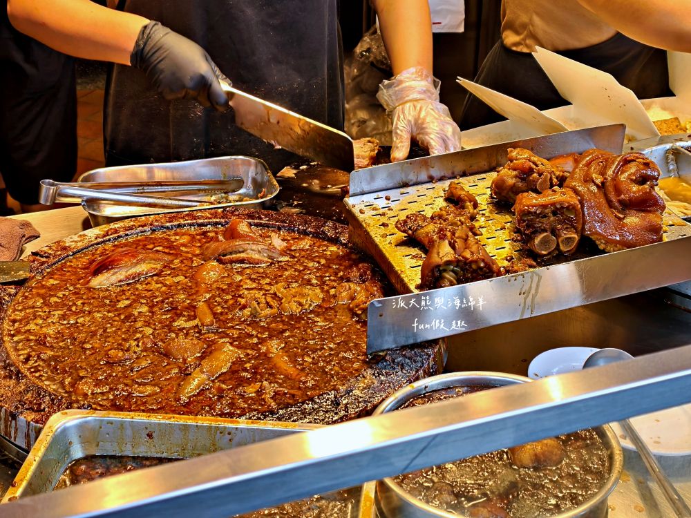 富鼎旺豬腳-中正店｜臺中中區頂級銷魂豬腳麵線，獨家秘方熬滷，皮Q肉嫩，風味獨特，讓人吮指回味超滿足～另外還有販售豬腳真空包與常溫精美禮盒!!!（2020入選臺中米其林必比登推介，至今蟬聯5年）