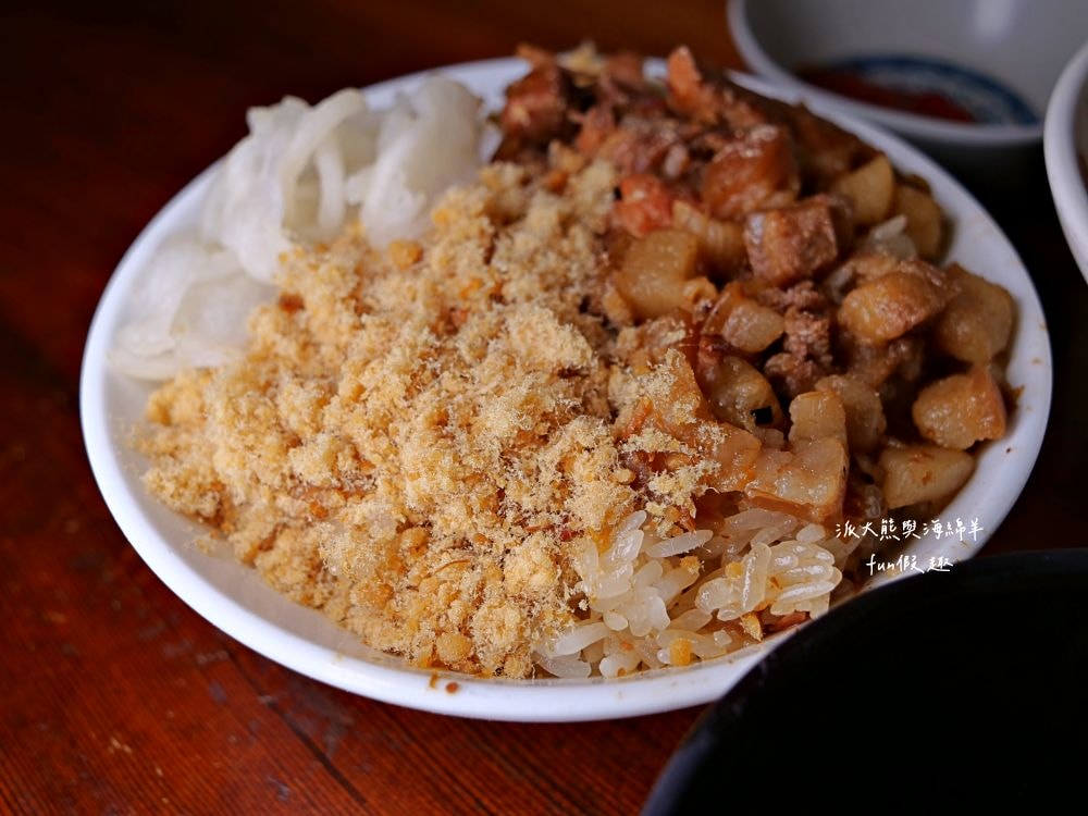 落成米糕|傳承超過50年臺南在地老店,彈牙米糕、香濃滷汁,搭配四神湯神隊友,再加上濃濃人情味,編織出高人氣排隊美食!!!自2022入選米其林必比登推介,已連續進榜3年~) - 第16張圖 落成米糕|傳承超過50年臺南在地老店,彈牙米糕、香濃滷汁,搭配四神湯神隊友,再加上濃濃人情味,編織出高人氣排隊美食!!!自2022入選米其林必比登推介,已連續進榜3年~)