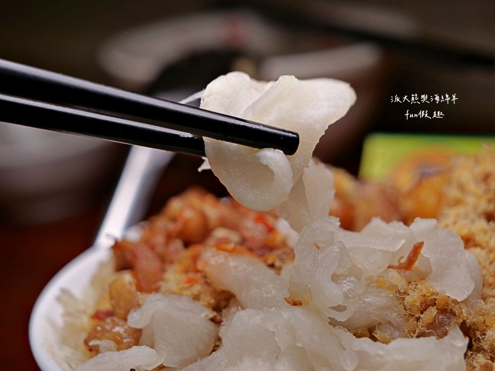 落成米糕|傳承超過50年臺南在地老店,彈牙米糕、香濃滷汁,搭配四神湯神隊友,再加上濃濃人情味,編織出高人氣排隊美食!!!自2022入選米其林必比登推介,已連續進榜3年~) - 第17張圖 落成米糕|傳承超過50年臺南在地老店,彈牙米糕、香濃滷汁,搭配四神湯神隊友,再加上濃濃人情味,編織出高人氣排隊美食!!!自2022入選米其林必比登推介,已連續進榜3年~)