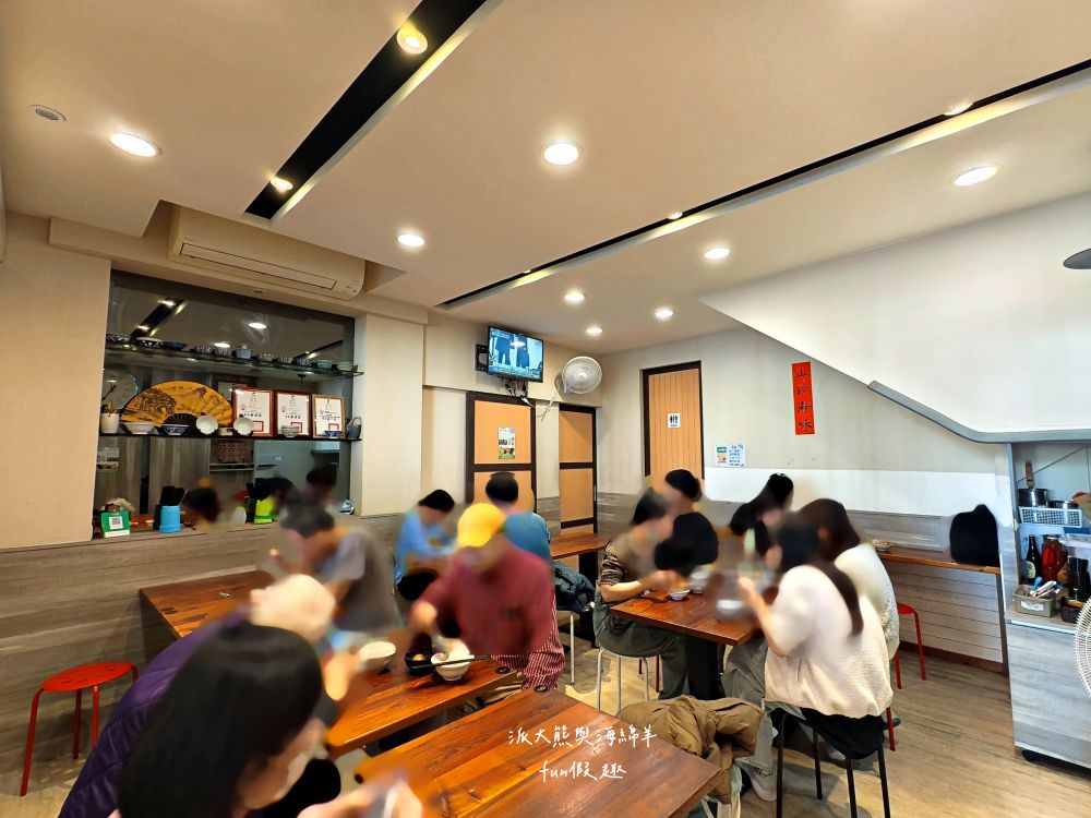 落成米糕｜傳承超過50年臺南在地老店，彈牙米糕、香濃滷汁，搭配四神湯神隊友，再加上濃濃人情味，編織出高人氣排隊美食!!!自2022入選米其林必比登推介，已連續進榜3年～）