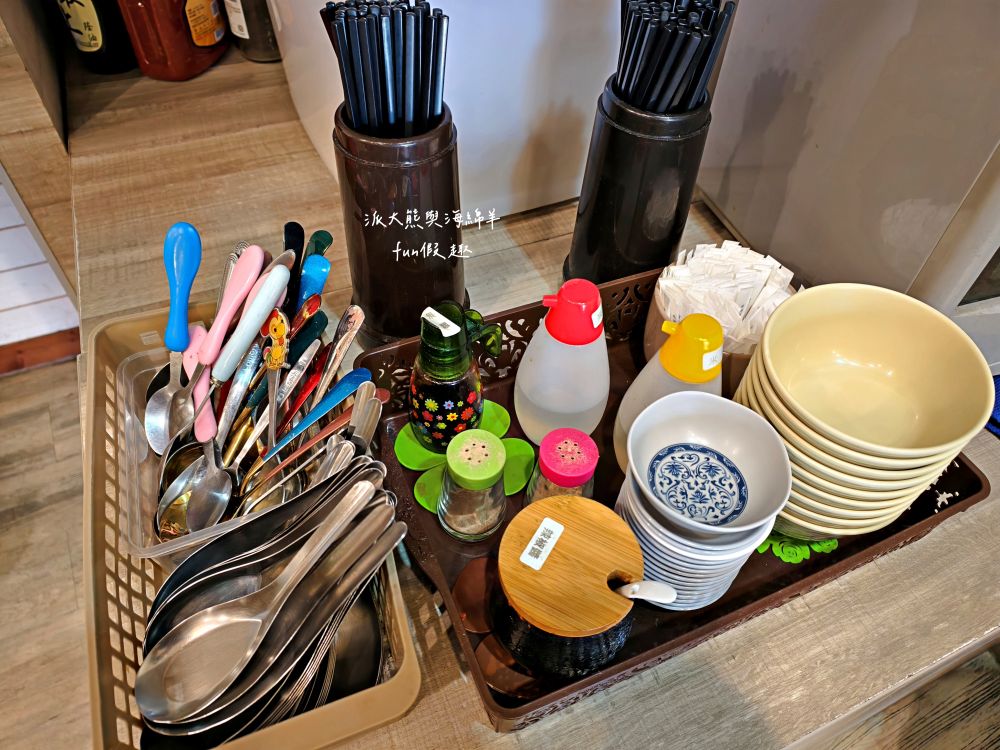 落成米糕｜傳承超過50年臺南在地老店，彈牙米糕、香濃滷汁，搭配四神湯神隊友，再加上濃濃人情味，編織出高人氣排隊美食!!!自2022入選米其林必比登推介，已連續進榜3年～）
