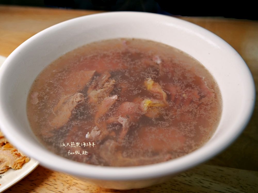 西羅殿牛肉湯|台南超人氣牛肉湯,每日新鮮直送溫體牛,湯頭清澈鮮甜,牛肉軟嫩鮮美,搭配店家特製強力椒,就是臺南專屬早午餐!即便早起排隊也甘願!!!2023入選臺南米其林必比登推介,至今蟬聯2年~ - 第17張圖 西羅殿牛肉湯|台南超人氣牛肉湯,每日新鮮直送溫體牛,湯頭清澈鮮甜,牛肉軟嫩鮮美,搭配店家特製強力椒,就是臺南專屬早午餐!即便早起排隊也甘願!!!2023入選臺南米其林必比登推介,至今蟬聯2年~