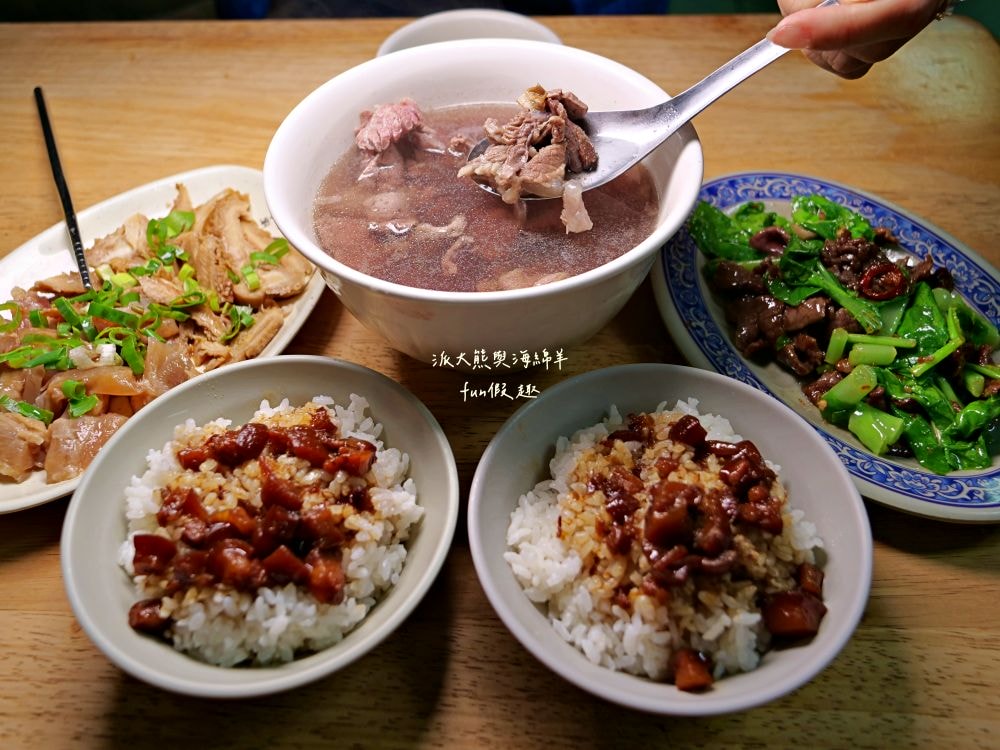 西羅殿牛肉湯｜台南超人氣牛肉湯，每日新鮮直送溫體牛，湯頭清澈鮮甜，牛肉軟嫩鮮美，搭配店家特製強力椒，就是臺南專屬早午餐!即便早起排隊也甘願!!!2023入選臺南米其林必比登推介，至今蟬聯2年～