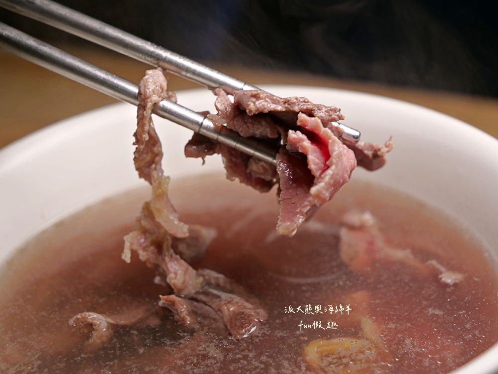 西羅殿牛肉湯|台南超人氣牛肉湯,每日新鮮直送溫體牛,湯頭清澈鮮甜,牛肉軟嫩鮮美,搭配店家特製強力椒,就是臺南專屬早午餐!即便早起排隊也甘願!!!2023入選臺南米其林必比登推介,至今蟬聯2年~ - 第34張圖 西羅殿牛肉湯|台南超人氣牛肉湯,每日新鮮直送溫體牛,湯頭清澈鮮甜,牛肉軟嫩鮮美,搭配店家特製強力椒,就是臺南專屬早午餐!即便早起排隊也甘願!!!2023入選臺南米其林必比登推介,至今蟬聯2年~