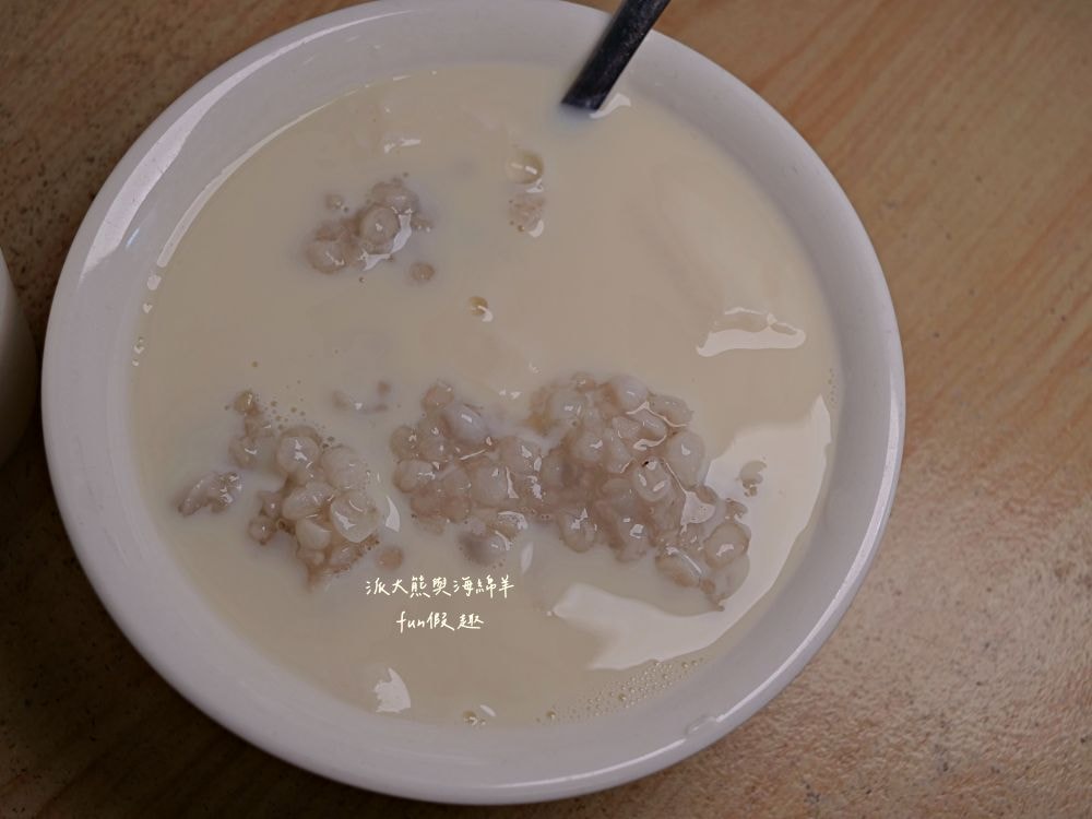 邱家豆花｜臺南民族路懷舊古早味豆花，豆花綿密滑順，豆漿濃郁清香，在地人消暑甜品推薦!另外還有季節限定百香果豆花，酸甜滋味，清爽更解膩～