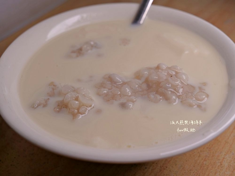 邱家豆花｜臺南民族路懷舊古早味豆花，豆花綿密滑順，豆漿濃郁清香，在地人消暑甜品推薦!另外還有季節限定百香果豆花，酸甜滋味，清爽更解膩～