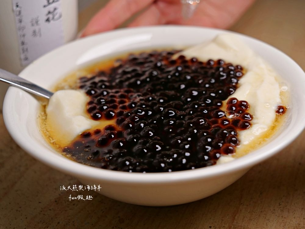 邱家豆花｜臺南民族路懷舊古早味豆花，豆花綿密滑順，豆漿濃郁清香，在地人消暑甜品推薦!另外還有季節限定百香果豆花，酸甜滋味，清爽更解膩～