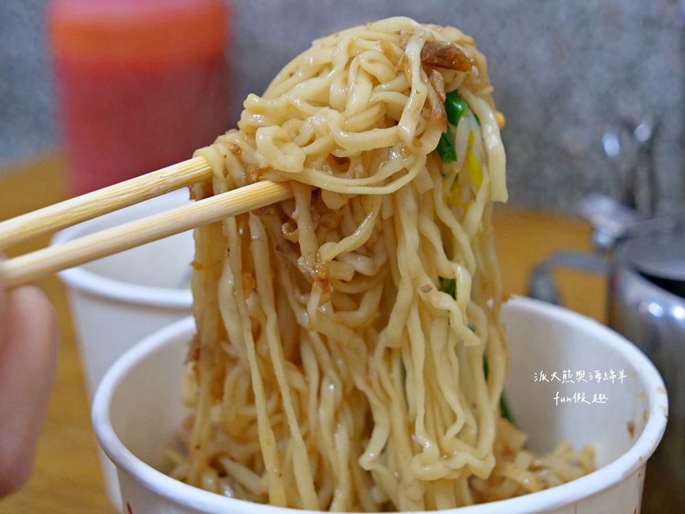 2025 仁愛街擱再來麵店|獲得南投100碗~草屯高CP值銅板美食,意麵、米糕、魯肉飯與豬血湯等懷舊古早味,在地人的早午餐首選!!! - 第14張圖 2025 仁愛街擱再來麵店|獲得南投100碗~草屯高CP值銅板美食,意麵、米糕、魯肉飯與豬血湯等懷舊古早味,在地人的早午餐首選!!!