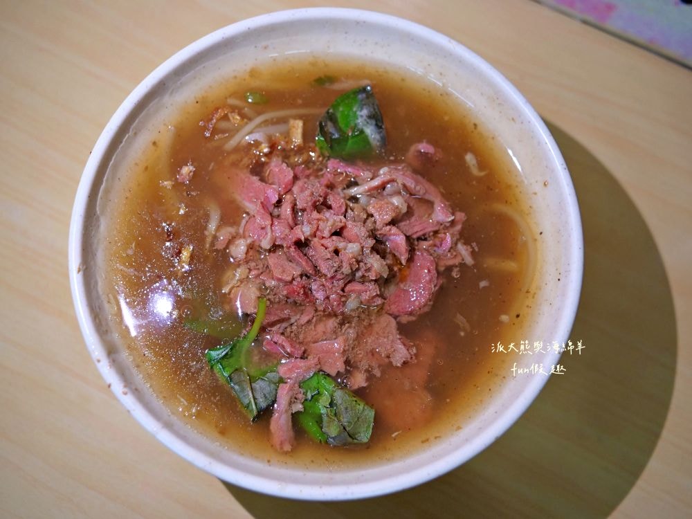 南投意麵麗華美食館｜南投老字號麵館，南投意麵與羊肉羹跨界結合，滿滿創意元素迸出味蕾新感受，讓懷舊風味有新吃法!（另有2店「焿新食光」在南投市大同街）～