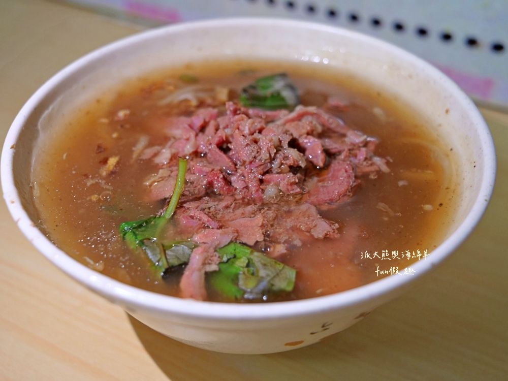 南投意麵麗華美食館｜南投老字號麵館，南投意麵與羊肉羹跨界結合，滿滿創意元素迸出味蕾新感受，讓懷舊風味有新吃法!（另有2店「焿新食光」在南投市大同街）～