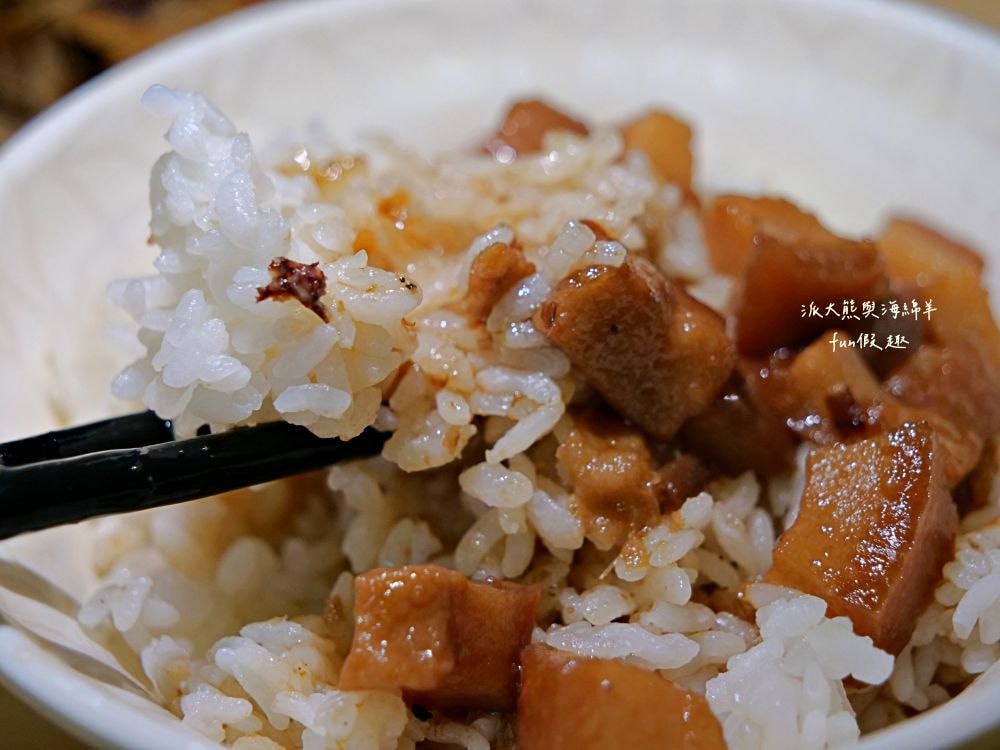 南投意麵麗華美食館｜南投老字號麵館，南投意麵與羊肉羹跨界結合，滿滿創意元素迸出味蕾新感受，讓懷舊風味有新吃法!（另有2店「焿新食光」在南投市大同街）～