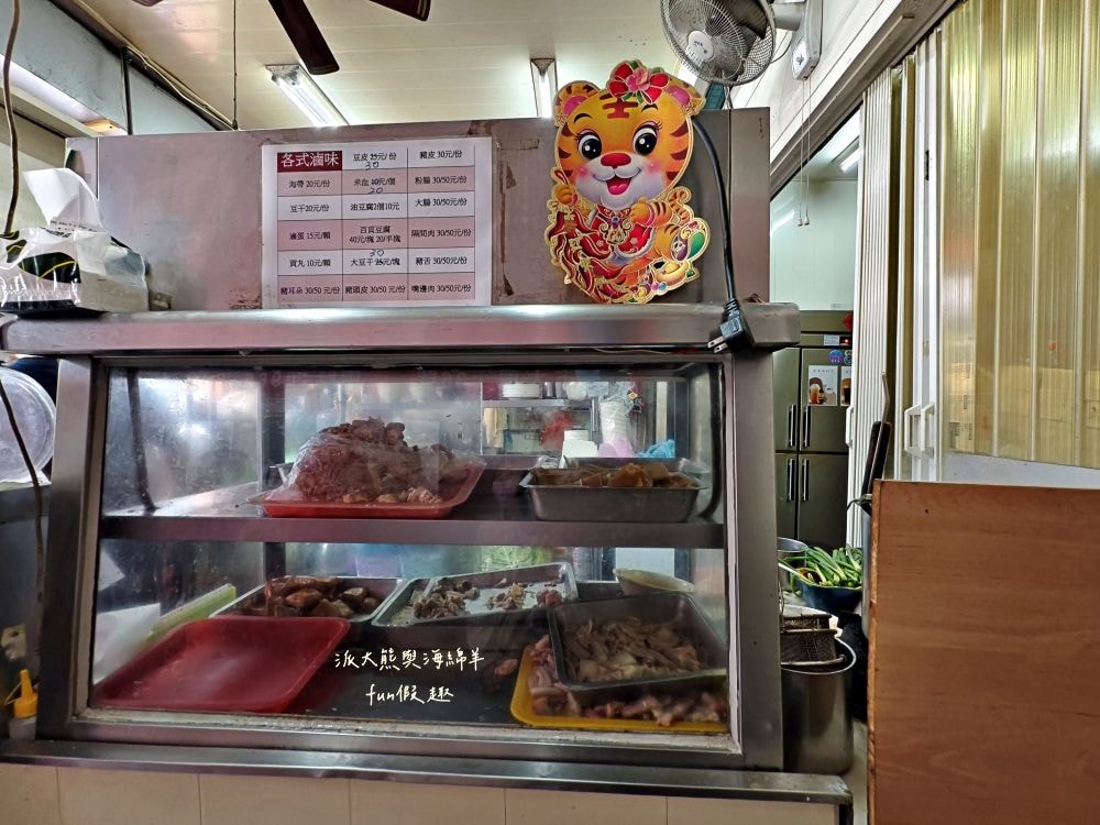 南投意麵麗華美食館｜南投老字號麵館，南投意麵與羊肉羹跨界結合，滿滿創意元素迸出味蕾新感受，讓懷舊風味有新吃法!（另有2店「焿新食光」在南投市大同街）～