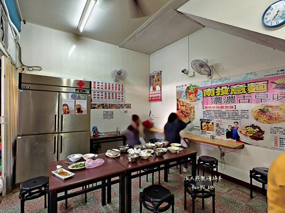 南投意麵麗華美食館｜南投老字號麵館，南投意麵與羊肉羹跨界結合，滿滿創意元素迸出味蕾新感受，讓懷舊風味有新吃法!（另有2店「焿新食光」在南投市大同街）～