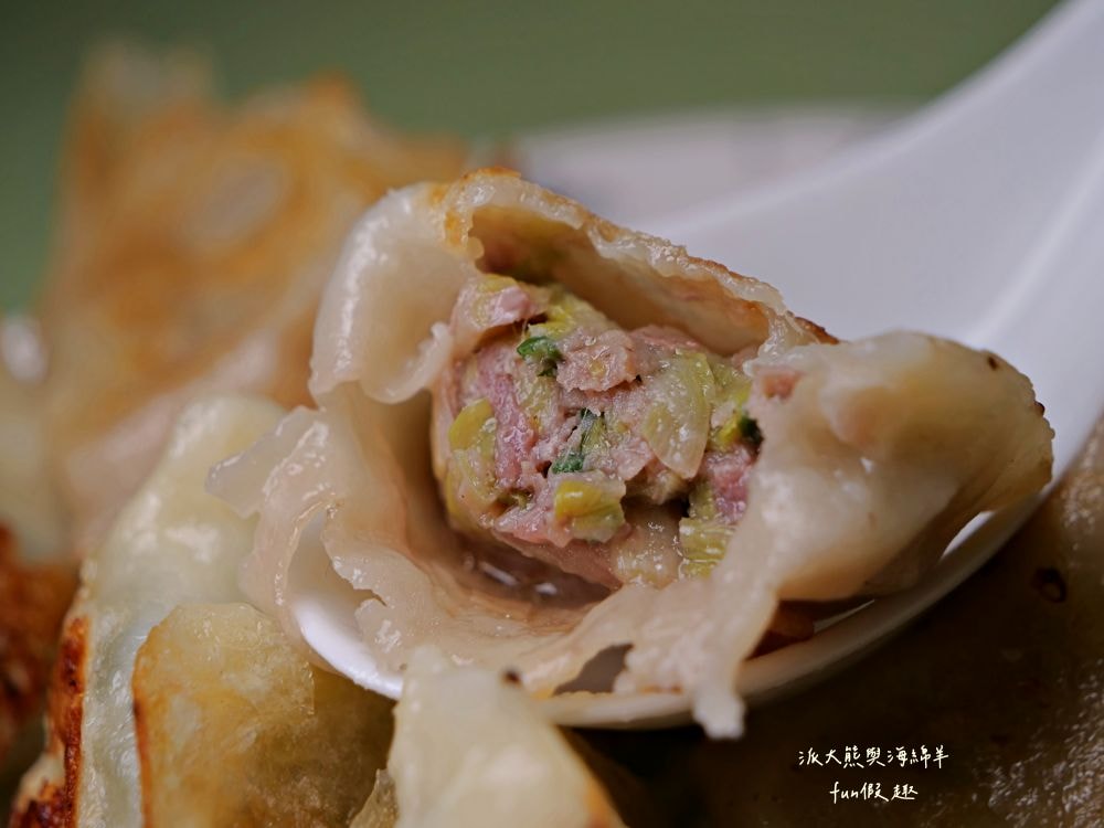 小青手工水餃|南投中興新村第三市場眷村美食,現包冷凍水餃推薦牛肉韭黃、鮮蝦韭黃,飽滿多汁超過癮!!!海綿家的愛~在家自己煮的好選擇,有許多口味、8種品項可選擇~ - 第17張圖 小青手工水餃|南投中興新村第三市場眷村美食,現包冷凍水餃推薦牛肉韭黃、鮮蝦韭黃,飽滿多汁超過癮!!!海綿家的愛~在家自己煮的好選擇,有許多口味、8種品項可選擇~