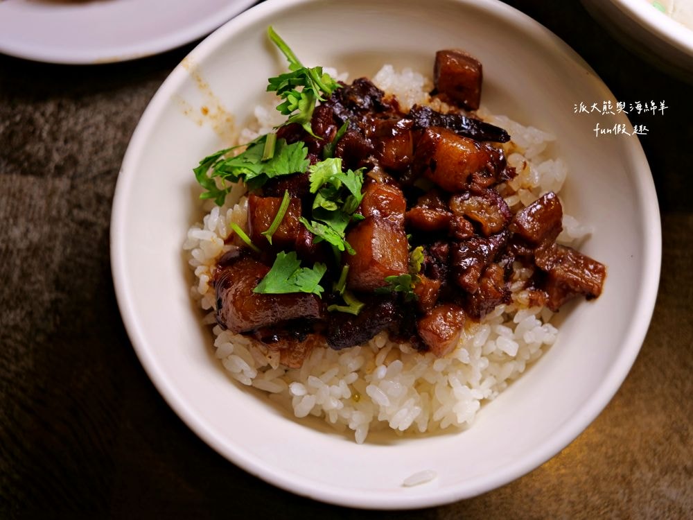 福泰飯桌 第三代｜台南中西區傳承三代，營業超過80年在地老店，香濃肉燥飯、香煎虱目魚肚及多樣化小菜，搭配舒適用餐環境，吃出最熟悉的家常味!!!（2022入選臺南米其林必比登推介，至今蟬聯3年）～