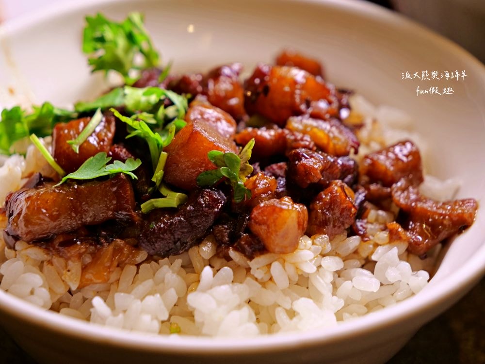 福泰飯桌 第三代｜台南中西區傳承三代，營業超過80年在地老店，香濃肉燥飯、香煎虱目魚肚及多樣化小菜，搭配舒適用餐環境，吃出最熟悉的家常味!!!（2022入選臺南米其林必比登推介，至今蟬聯3年）～