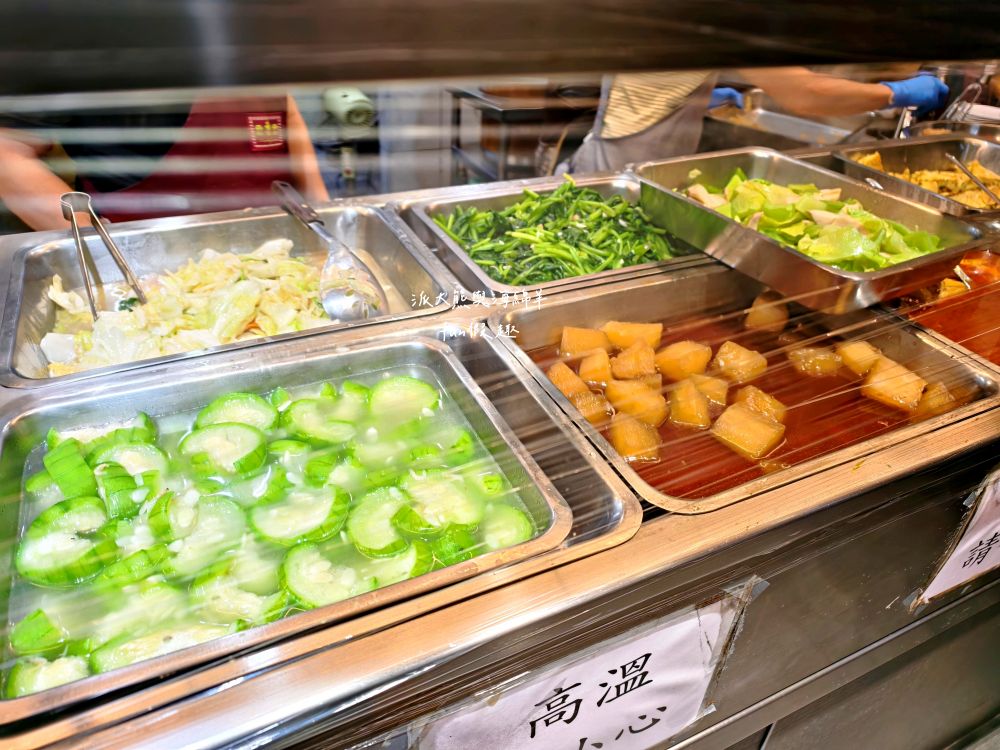 福泰飯桌 第三代｜台南中西區傳承三代，營業超過80年在地老店，香濃肉燥飯、香煎虱目魚肚及多樣化小菜，搭配舒適用餐環境，吃出最熟悉的家常味!!!（2022入選臺南米其林必比登推介，至今蟬聯3年）～