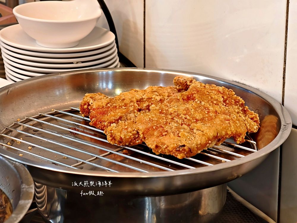 福泰飯桌 第三代｜台南中西區傳承三代，營業超過80年在地老店，香濃肉燥飯、香煎虱目魚肚及多樣化小菜，搭配舒適用餐環境，吃出最熟悉的家常味!!!（2022入選臺南米其林必比登推介，至今蟬聯3年）～