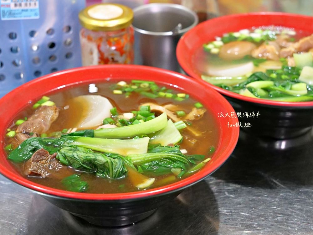 阿宏眷村麵食館｜南投中興新村第三市場眷村美食，麵食平價大份量，內用還可免費加麵太划算～有不少牛肉口味的麵食，還有手工現包水餃唷!