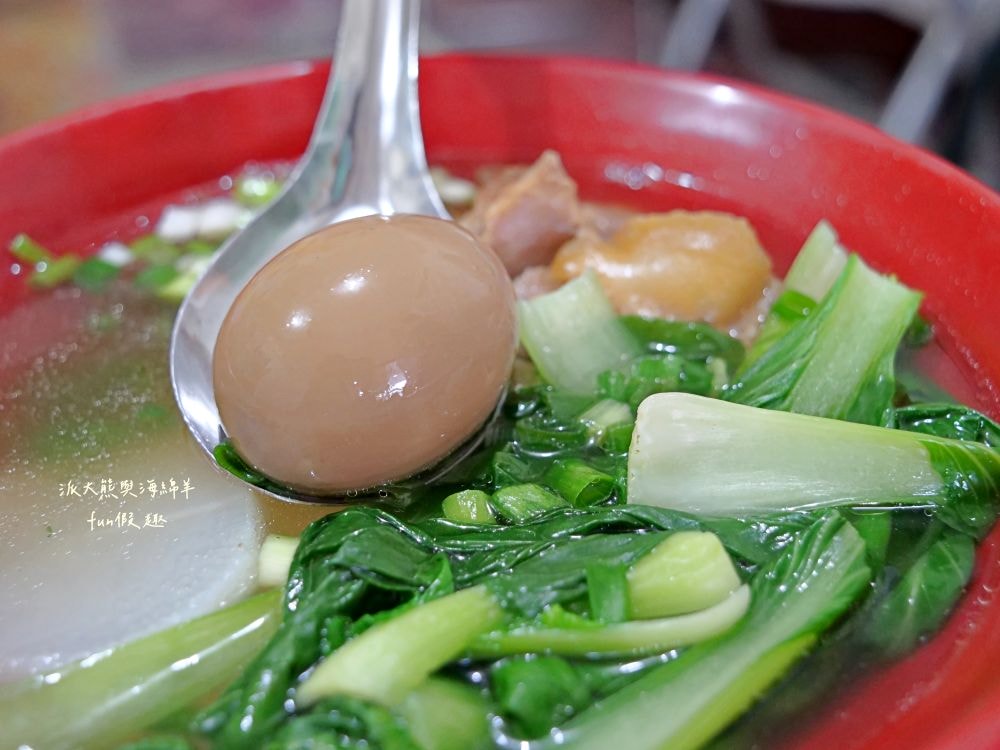 阿宏眷村麵食館｜南投中興新村第三市場眷村美食，麵食平價大份量，內用還可免費加麵太划算～有不少牛肉口味的麵食，還有手工現包水餃唷!