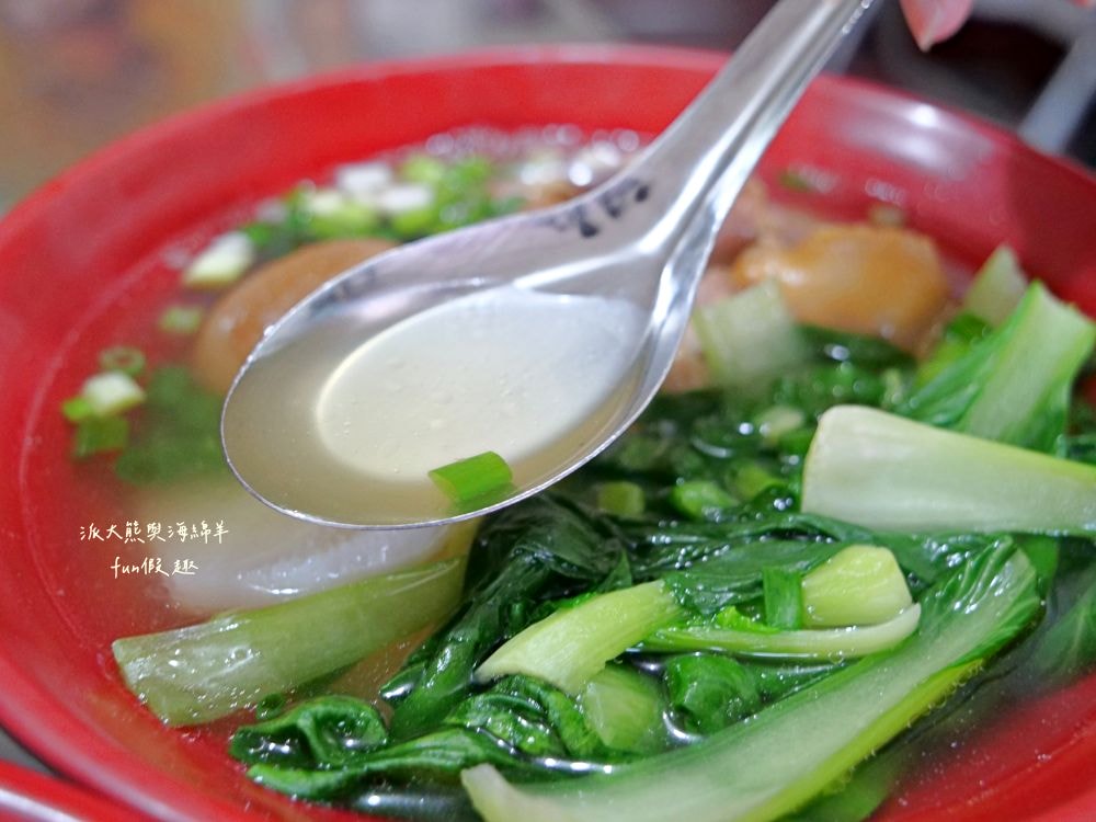 阿宏眷村麵食館｜南投中興新村第三市場眷村美食，麵食平價大份量，內用還可免費加麵太划算～有不少牛肉口味的麵食，還有手工現包水餃唷!