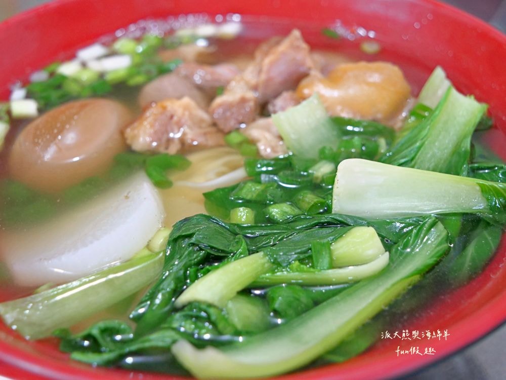 阿宏眷村麵食館｜南投中興新村第三市場眷村美食，麵食平價大份量，內用還可免費加麵太划算～有不少牛肉口味的麵食，還有手工現包水餃唷!