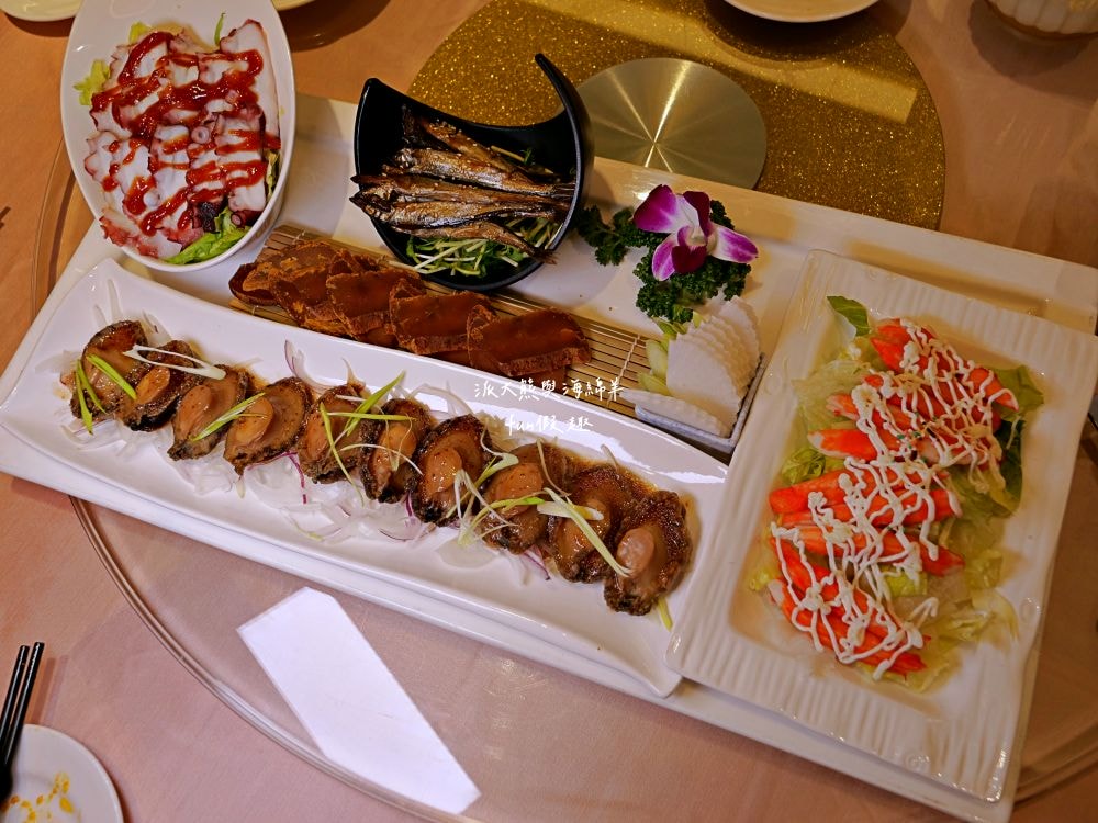 阿秋大肥鵝餐廳-健康店｜台中合菜聚餐推薦，招牌秘製肥美大燒鵝&豪華海鮮拼盤，海陸共譜美味雙重奏，婚宴喜慶、家庭聚會及尾牙春酒的優質首選!!!成立於2005年～