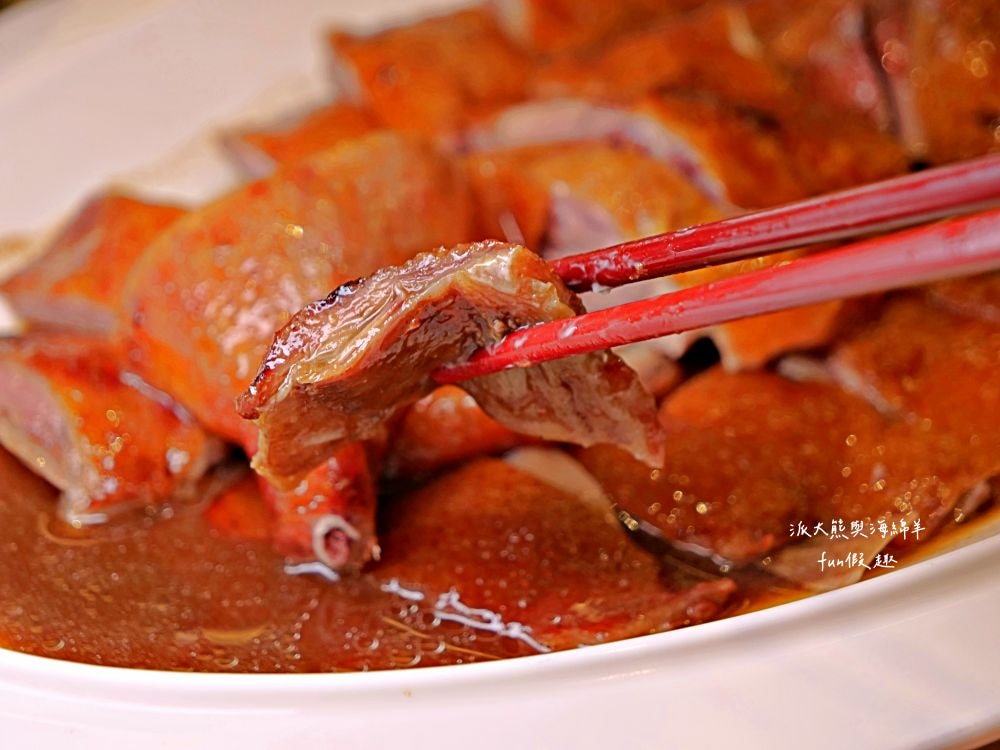 阿秋大肥鵝餐廳-健康店｜台中合菜聚餐推薦，招牌秘製肥美大燒鵝&豪華海鮮拼盤，海陸共譜美味雙重奏，婚宴喜慶、家庭聚會及尾牙春酒的優質首選!!!成立於2005年～