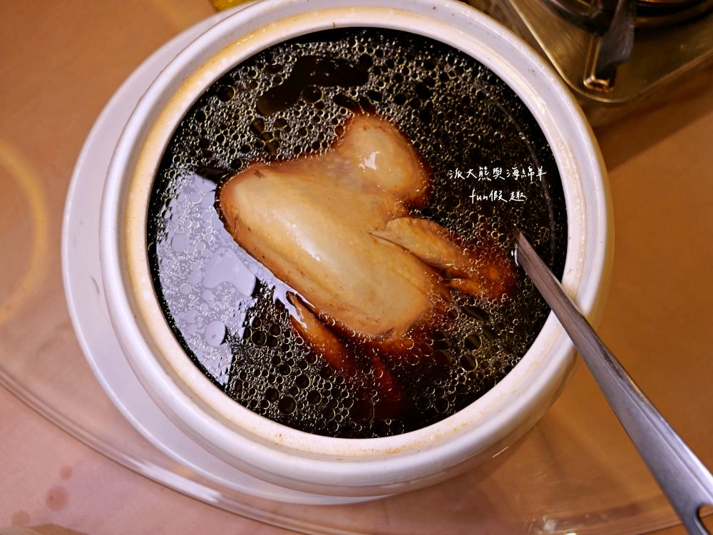 阿秋大肥鵝餐廳-健康店｜台中合菜聚餐推薦，招牌秘製肥美大燒鵝&豪華海鮮拼盤，海陸共譜美味雙重奏，婚宴喜慶、家庭聚會及尾牙春酒的優質首選!!!成立於2005年～