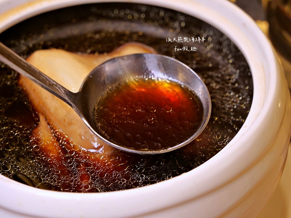 阿秋大肥鵝餐廳-健康店｜台中合菜聚餐推薦，招牌秘製肥美大燒鵝&豪華海鮮拼盤，海陸共譜美味雙重奏，婚宴喜慶、家庭聚會及尾牙春酒的優質首選!!!成立於2005年～