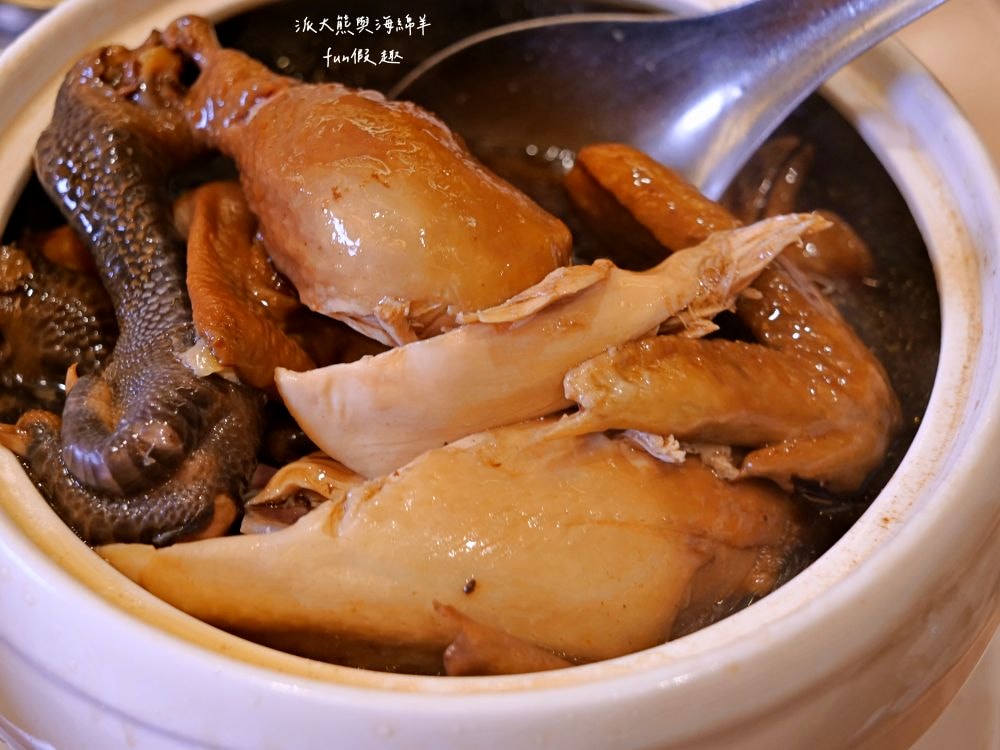 阿秋大肥鵝餐廳-健康店｜台中合菜聚餐推薦，招牌秘製肥美大燒鵝&豪華海鮮拼盤，海陸共譜美味雙重奏，婚宴喜慶、家庭聚會及尾牙春酒的優質首選!!!成立於2005年～