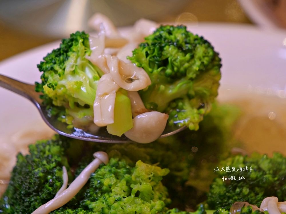 阿秋大肥鵝餐廳-健康店｜台中合菜聚餐推薦，招牌秘製肥美大燒鵝&豪華海鮮拼盤，海陸共譜美味雙重奏，婚宴喜慶、家庭聚會及尾牙春酒的優質首選!!!成立於2005年～