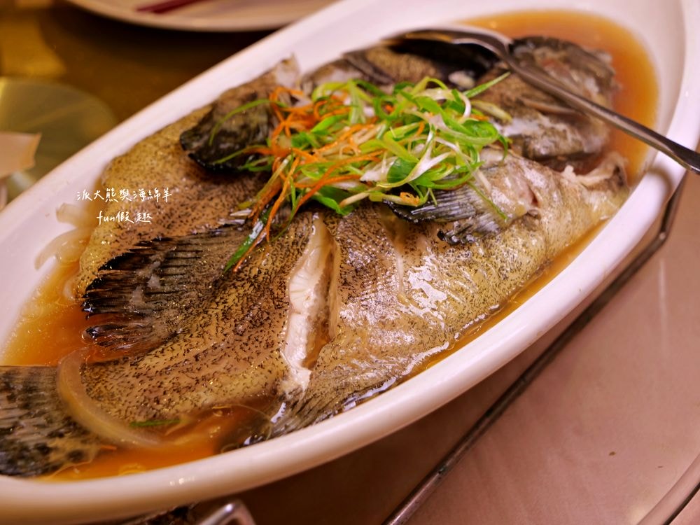 阿秋大肥鵝餐廳-健康店｜台中合菜聚餐推薦，招牌秘製肥美大燒鵝&豪華海鮮拼盤，海陸共譜美味雙重奏，婚宴喜慶、家庭聚會及尾牙春酒的優質首選!!!成立於2005年～