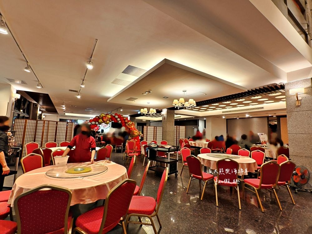 阿秋大肥鵝餐廳-健康店｜台中合菜聚餐推薦，招牌秘製肥美大燒鵝&豪華海鮮拼盤，海陸共譜美味雙重奏，婚宴喜慶、家庭聚會及尾牙春酒的優質首選!!!成立於2005年～