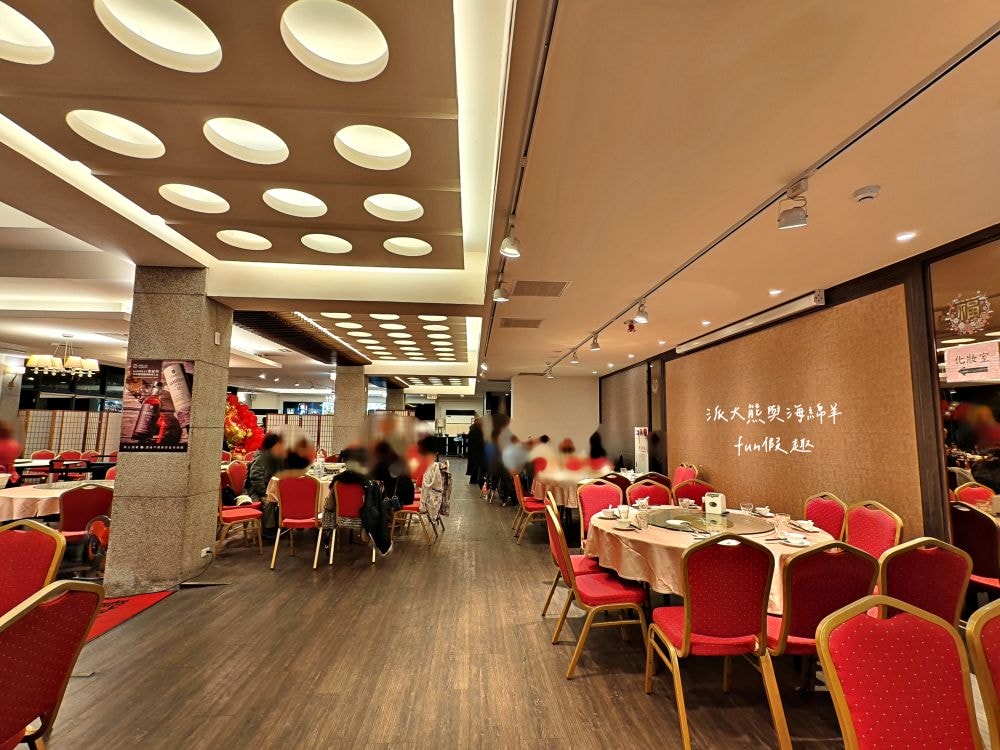 阿秋大肥鵝餐廳-健康店｜台中合菜聚餐推薦，招牌秘製肥美大燒鵝&豪華海鮮拼盤，海陸共譜美味雙重奏，婚宴喜慶、家庭聚會及尾牙春酒的優質首選!!!成立於2005年～