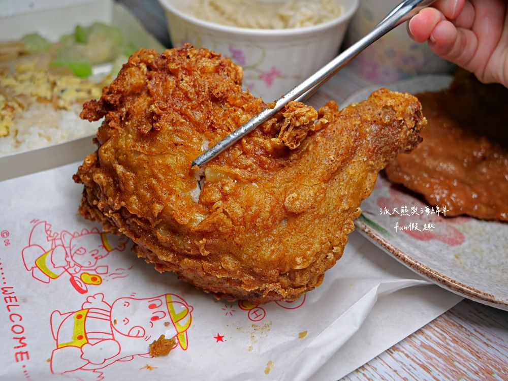 國興排骨｜南投中興新村老字號人氣便當店，招牌香酥排骨讓人吮指回味，百吃不膩古早好滋味!海綿羊從小吃到大😆～創立於民國54年