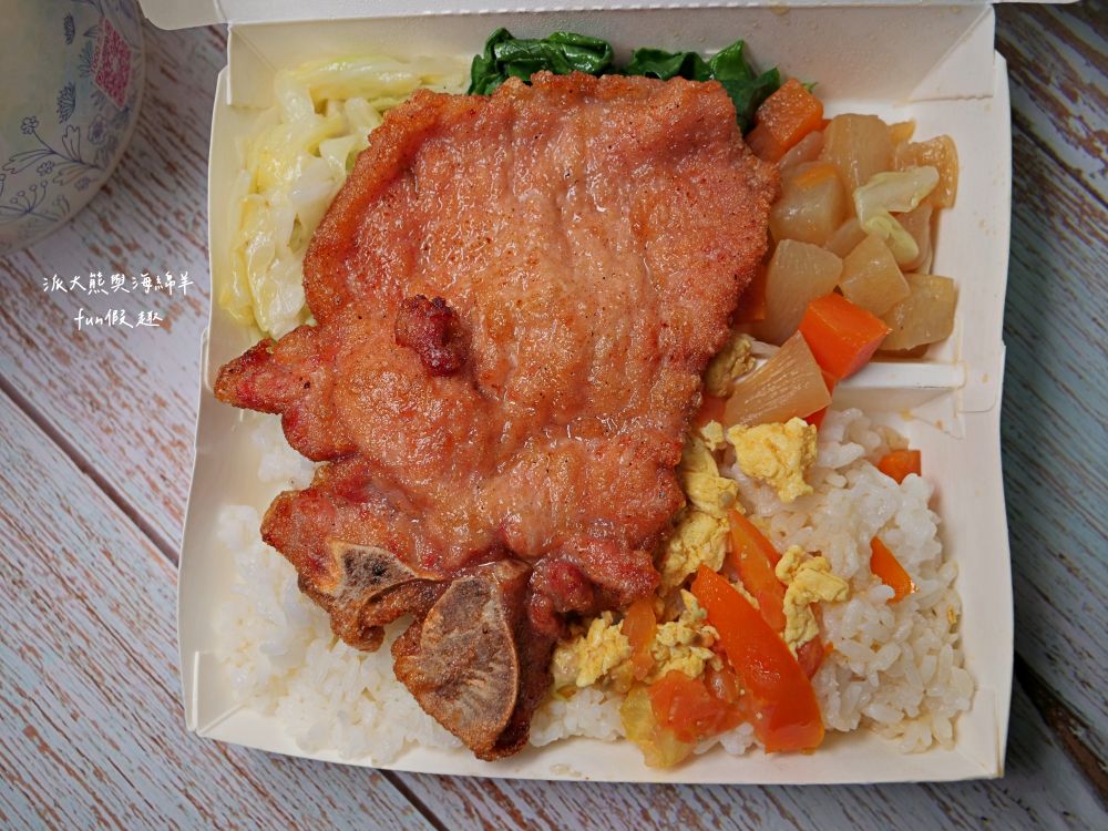 國興排骨｜南投中興新村老字號人氣便當店，招牌香酥排骨讓人吮指回味，百吃不膩古早好滋味!海綿羊從小吃到大😆～創立於民國54年